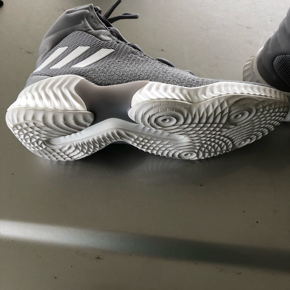 Adidas basketball shoes - Picture 5 of 8